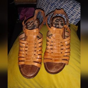 Bare Trap size 8 Wedge Sandal